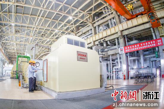 浙能嘉电巡检人员加强迎峰度夏期间设备运行状态检查。 王侃 摄