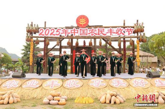 图为节目表演。郑孟庭 摄 图为节目表演。郑孟庭 摄