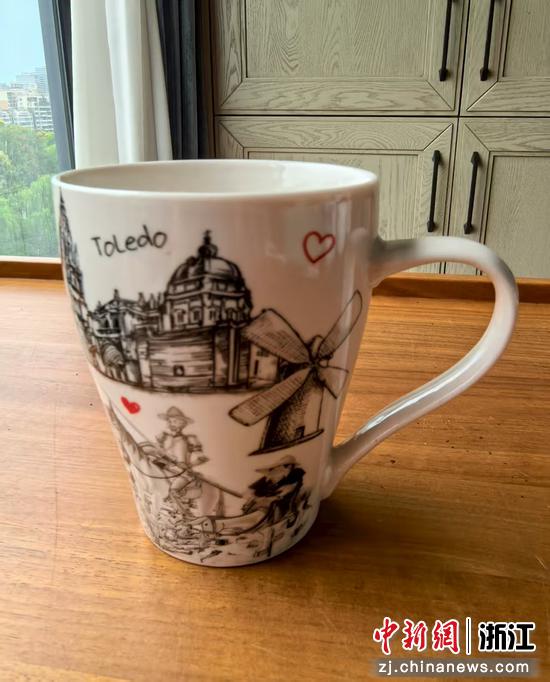 倪姐送的水杯 作者供图