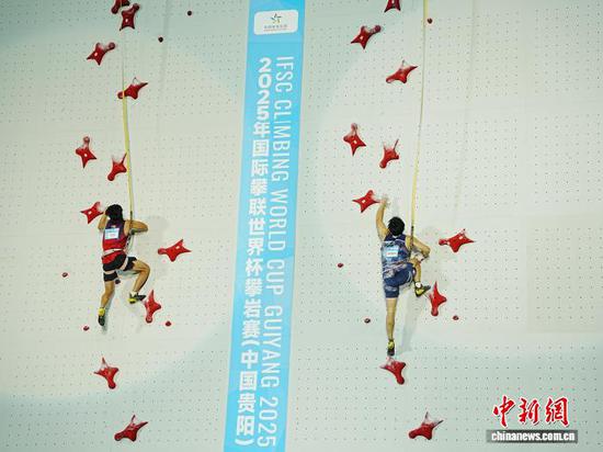 9月13日,中国选手储守宏(左)在比赛中。中新社记者 周燕玲 摄 9月13日,中国选手储守宏(左)在比赛中。中新社记者 周燕玲 摄