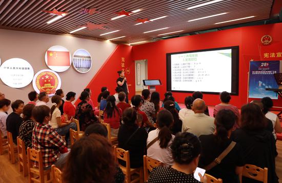 普通话宣传讲座。李齐 摄