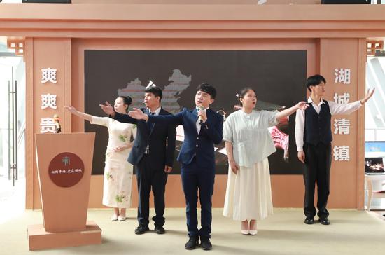 留学生普通话诗朗诵。李齐 摄