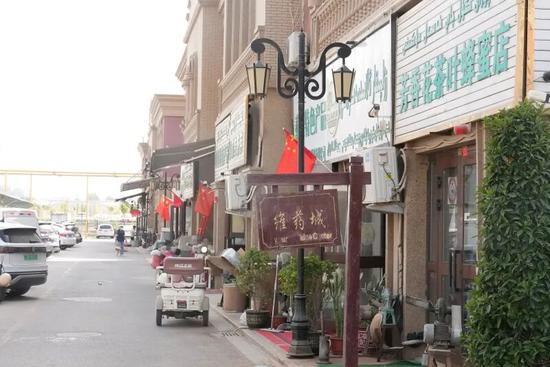 和田市中国维吾尔医药交易中心。古丽阿亚提 摄