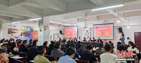 图为9月16日,全国乡村医生能力提升工程(威宁站)培训班开班仪式现场。刘美伶 摄 图为9月16日,全国乡村医生能力提升工程(威宁站)培训班开班仪式现场。刘美伶 摄