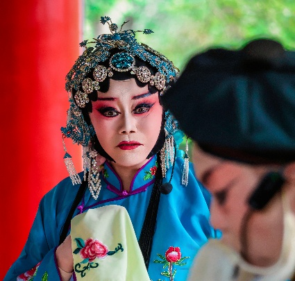 图说：秦腔《双官诰》剧照，张梅珠团长饰大娘