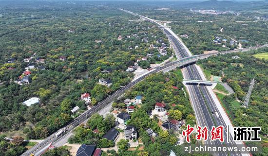 俯瞰申苏浙皖改扩建项目。浙高建公司  供图 俯瞰申苏浙皖改扩建项目。浙高建公司  供图