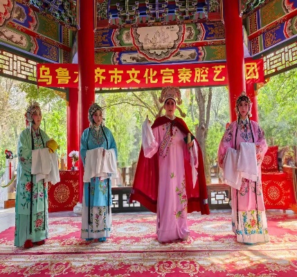 图说：秦腔《双官诰》剧照，“郎中访友”场景