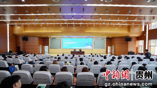 图为第三届贵阳市跨境电商青年创业创新大赛进贵阳职业技术学校开展宣讲活动。