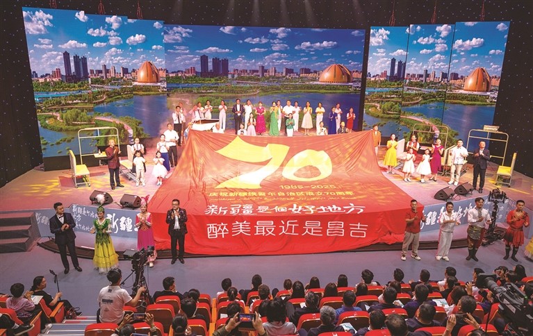 新疆之美在旋律与吟诵中流淌