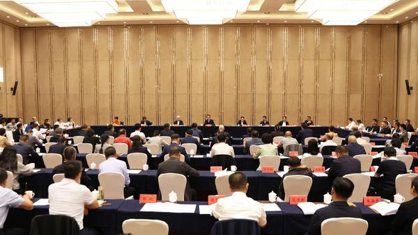 9月18日，全区政协委员履职“服务为民”活动工作座谈会在银川召开。