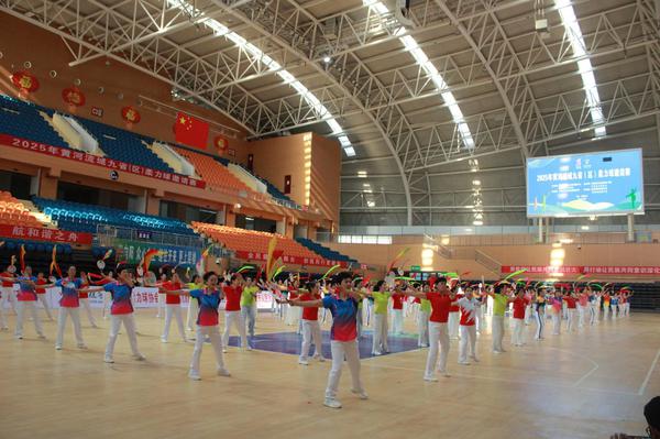 在赛场上切磋技艺、交流经验。 在赛场上切磋技艺、交流经验。