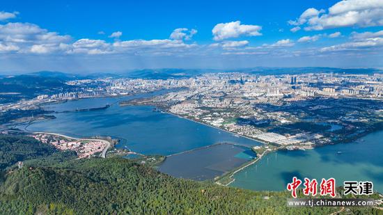 图为滇池全景。(中交天航局供图) 图为滇池全景。(中交天航局供图)
