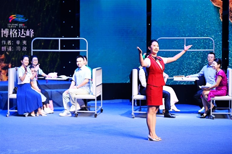演员的演绎声情并茂,感染了现场观众。
演员的演绎声情并茂,感染了现场观众。