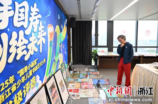 9月17日,2025“国寿小画家”浙江省少年儿童书画艺术大赛省级评选现场。王刚 摄 9月17日,2025“国寿小画家”浙江省少年儿童书画艺术大赛省级评选现场。王刚 摄