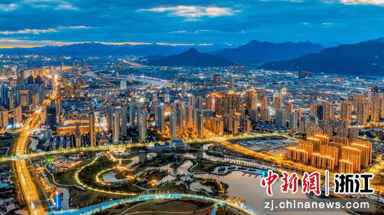 鳌江夜景。 马建胜 摄 鳌江夜景。 马建胜 摄