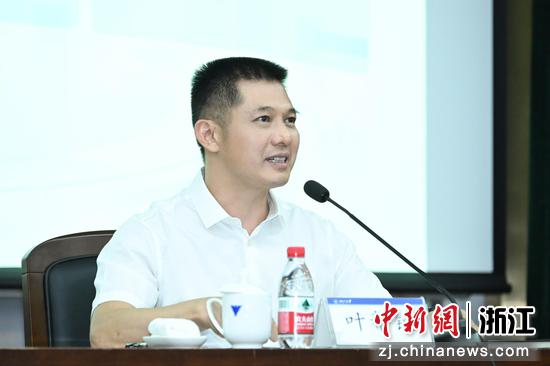 图为:金华市委常委、义乌市委书记叶帮锐在浙江大学作分享。中新社发 王怿杰 摄
