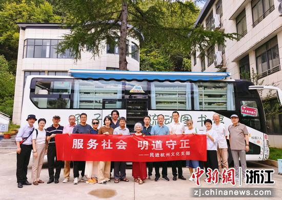 杭州“悦读快车”进校园 五千册图书润童心