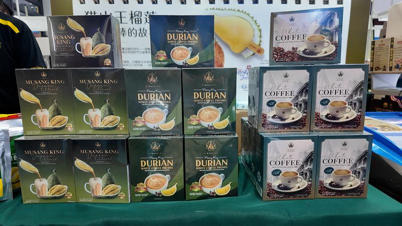 图为榴莲咖啡和白咖啡 王以照 摄 图为榴莲咖啡和白咖啡 王以照 摄