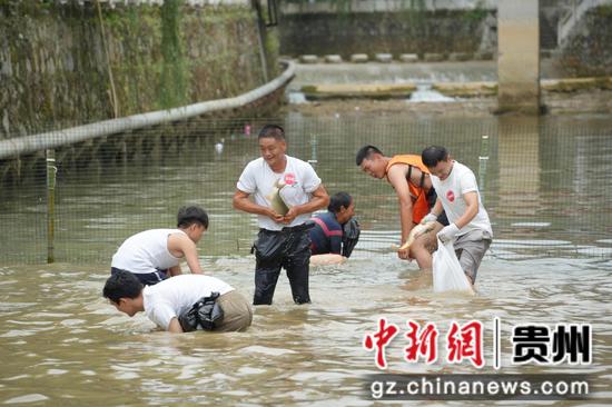 捉鱼比赛现场 捉鱼比赛现场