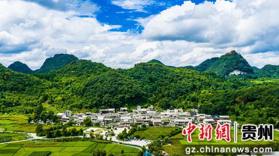 贵州省安顺市西秀区七眼桥镇本寨。 曹廷飞 摄 贵州省安顺市西秀区七眼桥镇本寨。 曹廷飞 摄