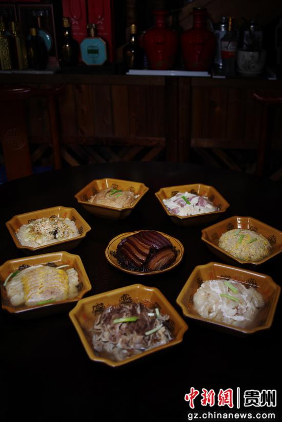 卫城美食“八大碗”。周建贵 摄 卫城美食“八大碗”。周建贵 摄