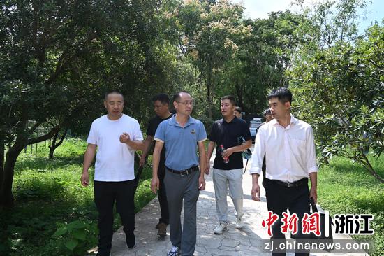 青海海西州相关单位负责人和大学生志愿者代表,赴浙江德清下渚湖国家湿地公园考察。韦朋余 供图 青海海西州相关单位负责人和大学生志愿者代表,赴浙江德清下渚湖国家湿地公园考察。韦朋余 供图