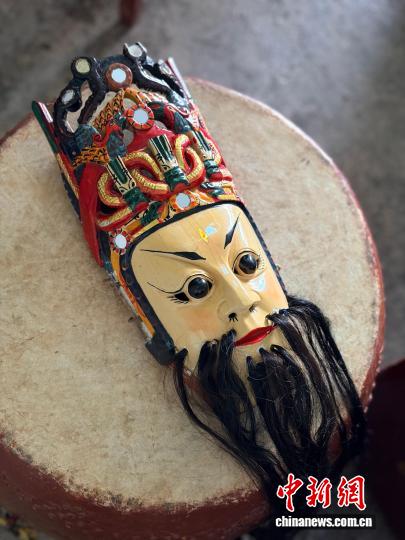 图为叶守兴收藏的地戏面具。王秋旭 摄