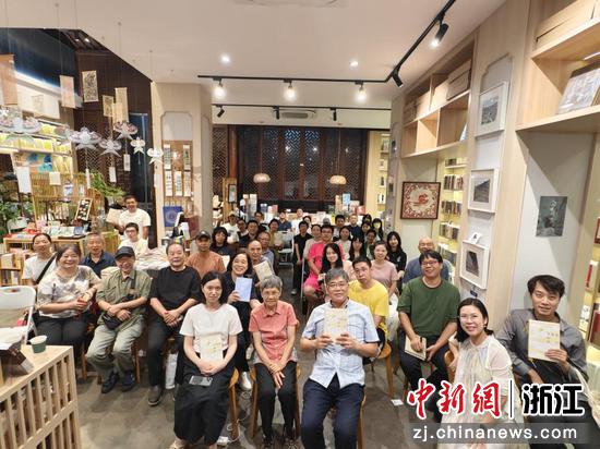 近日，活动合影现场。（主办方供图）