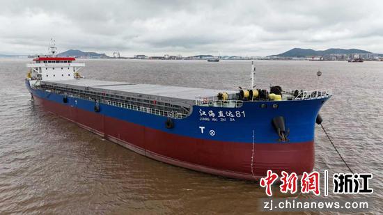 日前，建造完成的“江海直达81”船舶。（黄艳丹 供图）