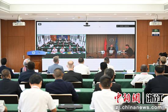 图为:中国海事局副局长施滨峰致辞。中新社记者 王刚 摄 图为:中国海事局副局长施滨峰致辞。中新社记者 王刚 摄