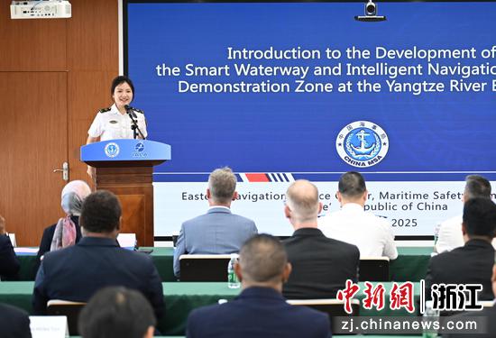 图为:长江口智慧航道智能航保示范区展示介绍。中新社记者 王刚 摄