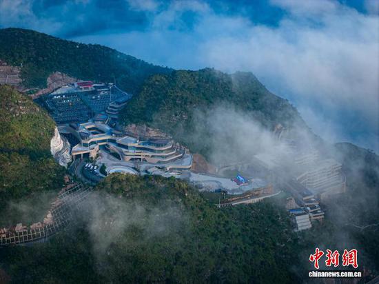 9月28日,航拍六安高速公路云渡服务区。 龙建睿 摄 9月28日,航拍六安高速公路云渡服务区。 龙建睿 摄