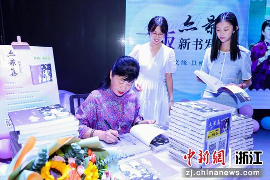 9月28日，《亦景集》二版发行会现场。张丹 摄