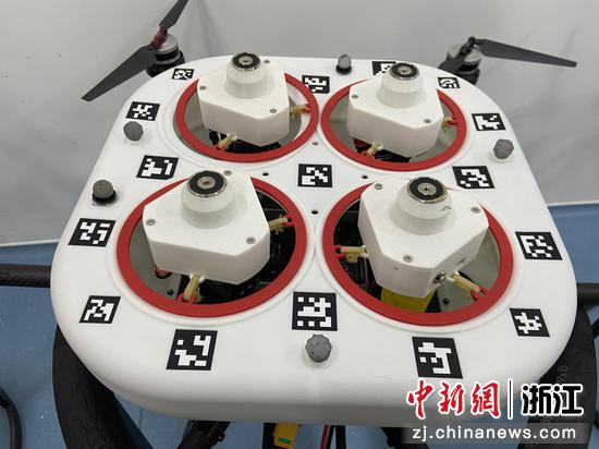 近日,在西湖大学实验室内的飞行工具箱。 林波 摄 近日,在西湖大学实验室内的飞行工具箱。 林波 摄