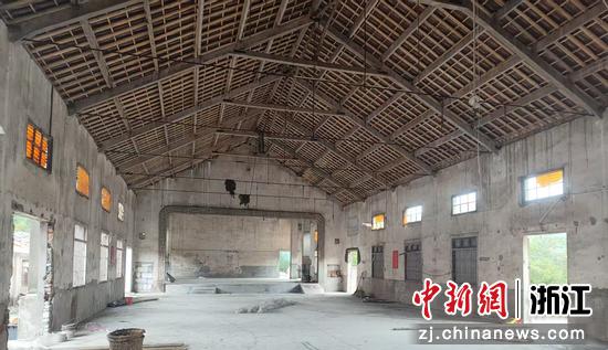 改造中的旧会堂。武康街道供图 改造中的旧会堂。武康街道供图
