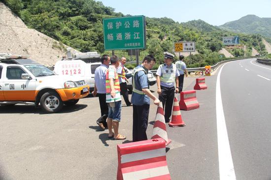 “一路多方”上路巡防交通拥堵