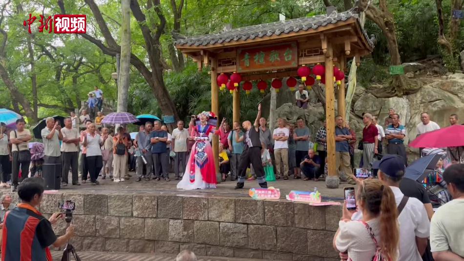 桂黔滇山歌手柳州“赶歌圩”庆中秋
