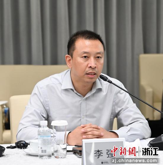 图为:《欧洲时报》英国分社总经理李强发言。中新社记者 王刚 摄