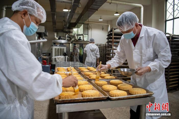 中国大月饼美食之乡全力备战中秋