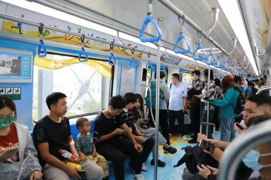 9月28日,津静市域(郊)铁路迎来运营一周年。(天津轨道交通集团供图) 9月28日,津静市域(郊)铁路迎来运营一周年。(天津轨道交通集团供图)