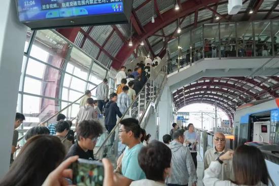 9月28日,津静市域(郊)铁路迎来运营一周年。(天津轨道交通集团供图) 9月28日,津静市域(郊)铁路迎来运营一周年。(天津轨道交通集团供图)