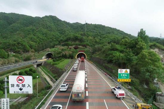 治理后的G15沈海高速公路吴岙枢纽安全畅通