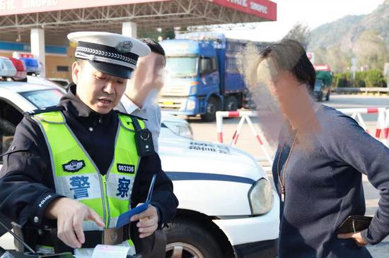 严查动态交通违法行为