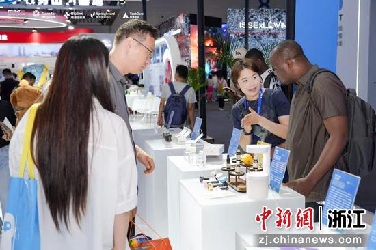 现场洽谈对接。主办方 供图