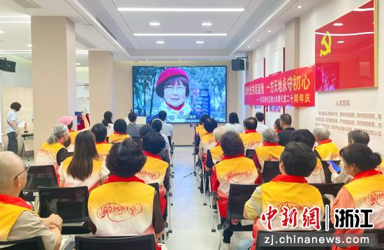 “鲍大妈聊天室”迎来20岁生日。天水街道供图 “鲍大妈聊天室”迎来20岁生日。天水街道供图