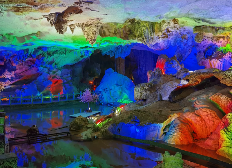 ▲桂林冠岩 ▲桂林冠岩