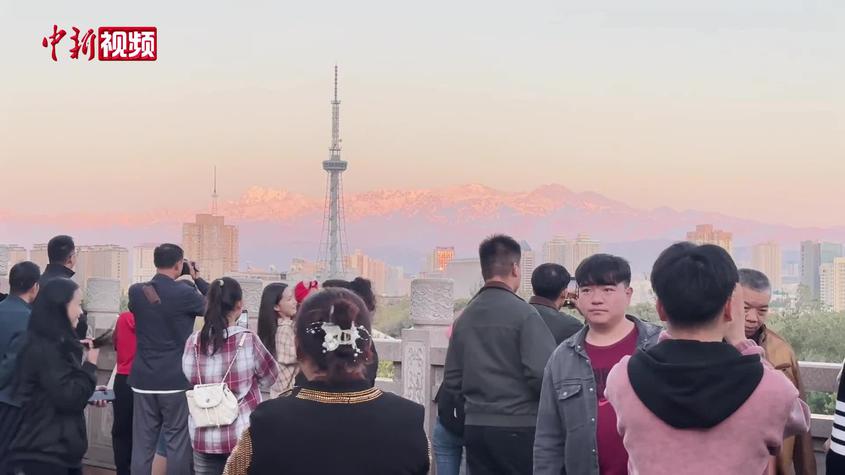 【砥砺奋进七十载 天山南北谱华章】在乌鲁木齐地标见证一座城的变迁