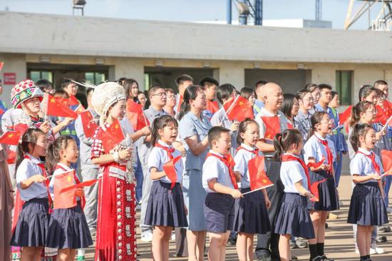 250余人齐聚大榭集装箱码头