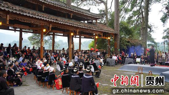 贵州雷山猫猫河举行迎国庆诗歌朗诵会 贵州雷山猫猫河举行迎国庆诗歌朗诵会