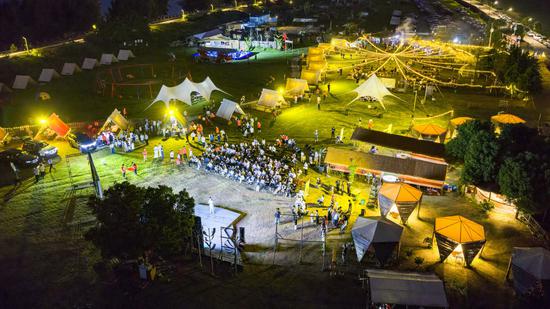 七都大草坪夜景